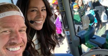 'Fixer Upper' Stars Chip + Joanna Hunting for New Projects